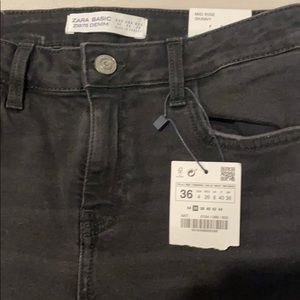 NWT ZARA MID RISE SKINNIES WITH GROMMET HEMS!!